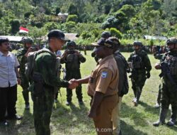 Bakar Batu Warnai Persiapan Natal, Panglima Pastikan Papua Kondusif