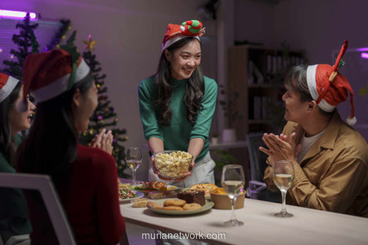 Merah dan Hijau: Dari Darah Yesus hingga Iklan Coca-Cola, Ini Asal-Usul Warna Khas Natal