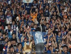 Kanjuruhan Bergejolak, Aremania Murka Usai Derita Kekalahan Kandang Keenam