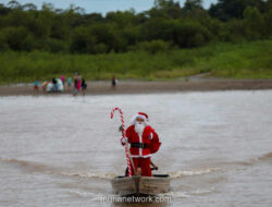 Sinterklas Dayung Kano, Bagi-bagi Hadiah di Pedalaman Amazon