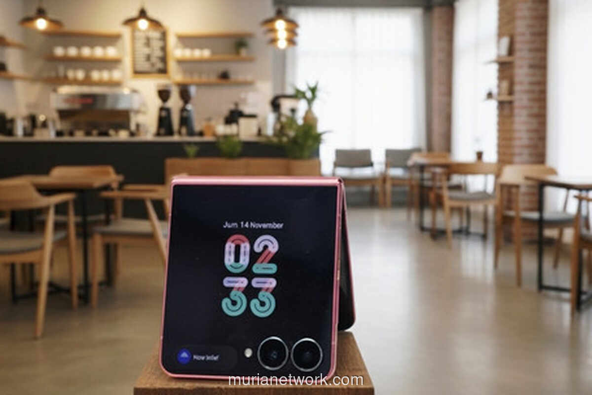 Galaxy Z Flip7 Jadi Studio Saku Andalan Pebisnis Online