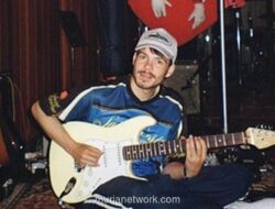 Never Enough: Renungan Rapuh Rex Orange County tentang Rasa yang Tak Pernah Cukup