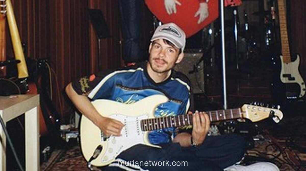 Never Enough: Renungan Rapuh Rex Orange County tentang Rasa yang Tak Pernah Cukup