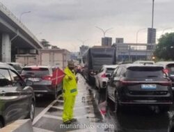 Macet Parah Landa Tol Jakarta-Tangerang, Polisi Terapkan Buka Tutup di Tomang