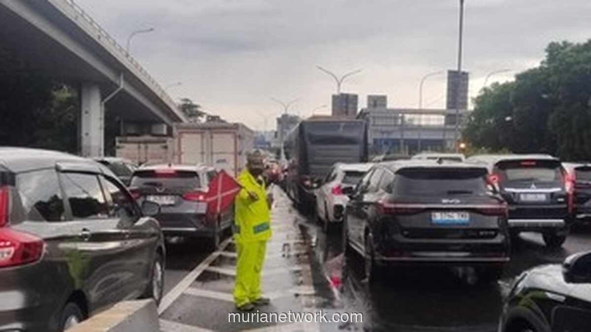 Macet Parah Landa Tol Jakarta-Tangerang, Polisi Terapkan Buka Tutup di Tomang