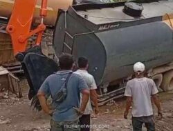 Dua Truk Tangki Bertumpuk Usai Banjir Bandang Akhirnya Dievakuasi Polisi