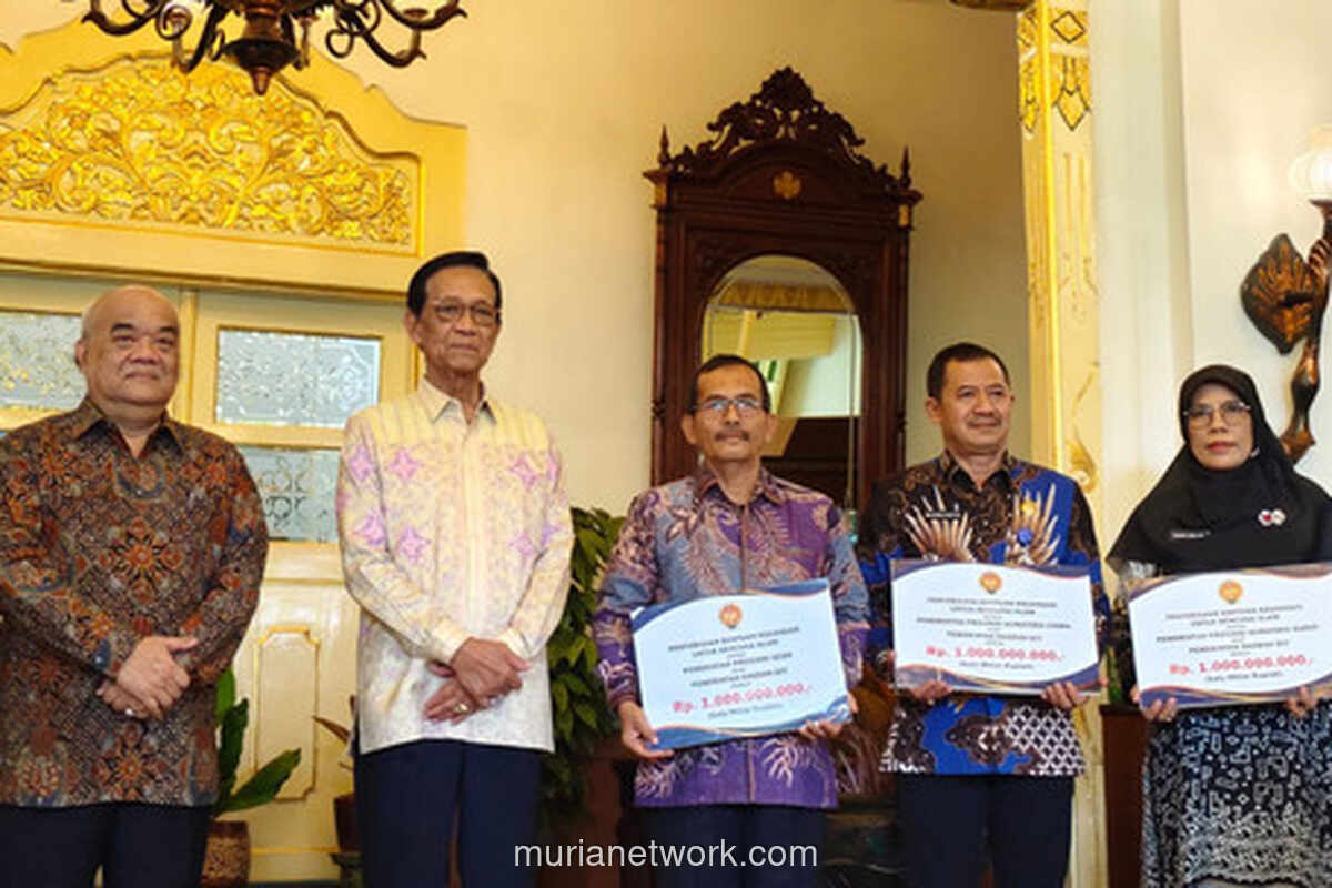 Sri Sultan Serahkan Bantuan Rp 3 Miliar untuk Korban Banjir Sumatera