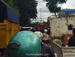 Kebakaran Pasar Induk Kramat Jati Lumpuhkan Arus Lalu Lintas