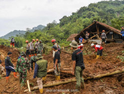 Kabupaten Bandung Darurat: 15 Kecamatan Porak-Poranda Diterjang Banjir dan Longsor