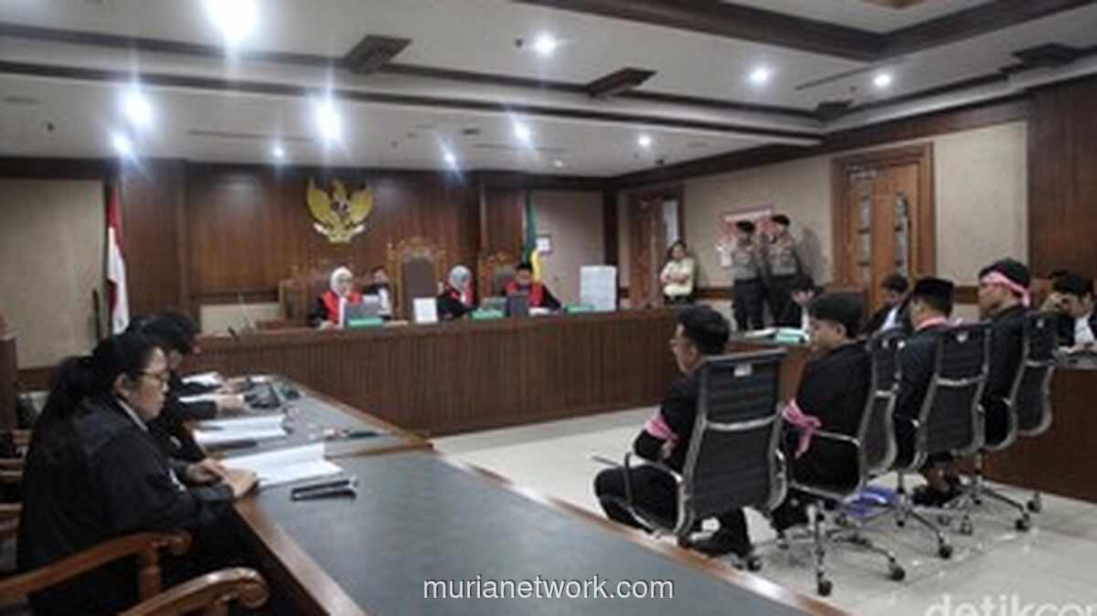 Delpedro Cs. Dihadapkan Dakwaan Penghasutan Usai Unggah 80 Konten Demo Agustus Lalu