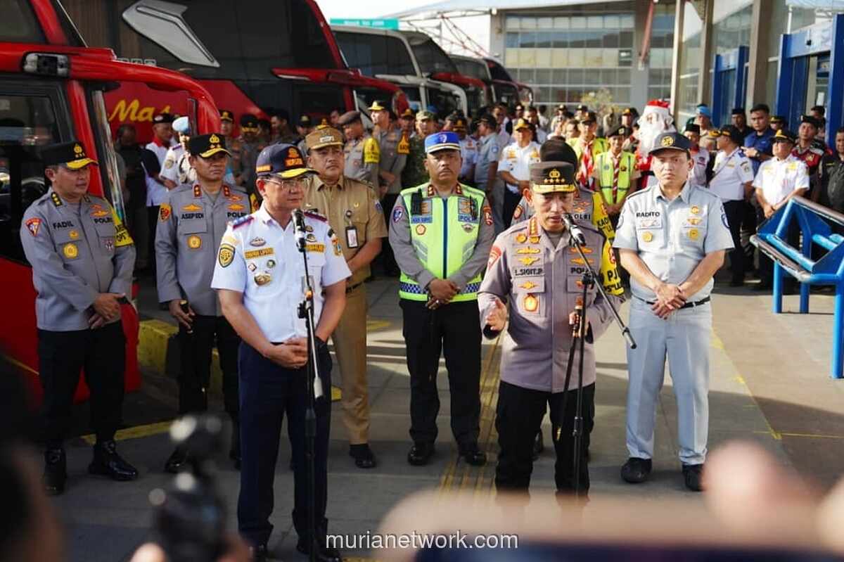 Kapolri Tinjau Terminal Pulo Gebang, Ingatkan Sopir Bus Utamakan Keselamatan Mudik