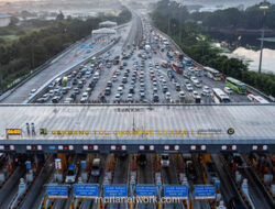 2,1 Juta Kendaraan Serbu Gerbang Tol Cikampek, Puncak Arus Balik Diprediksi Awal Januari