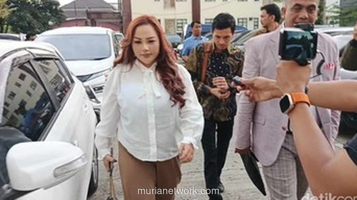 Lisa Mariana Dijemput Paksa Usai Bolos Panggilan Polisi