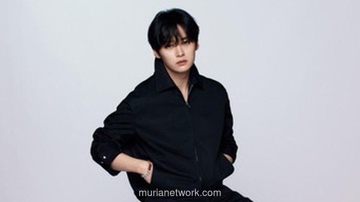 Lee Know Terkapar Usai Manggung di MAMA 2025, JYP Konfirmasi Cedera Pergelangan Kaki