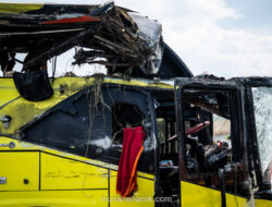 Bus Kuning Terguling di Simpang Susun Kalikangkung, 16 Nyawa Melayang