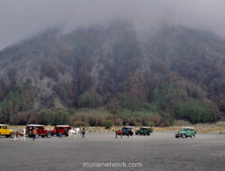 Bromo Terjepit: Ekonomi Menggeliat, Alam Mulai Merintih