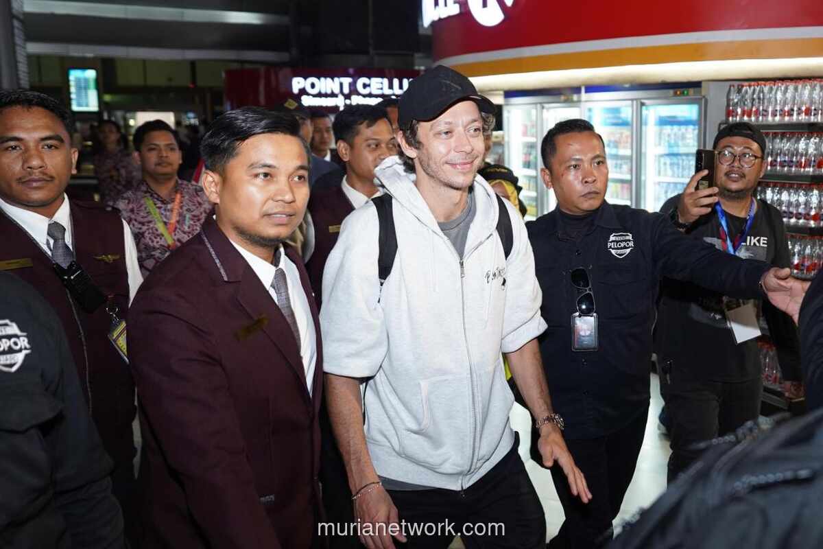 Valentino Rossi: Brad Pitt Cocok Memerankan Saya di Film Biografi