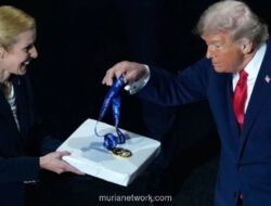 FIFA Dihujani Kritik Usai Anugerahkan Penghargaan Perdamaian kepada Donald Trump