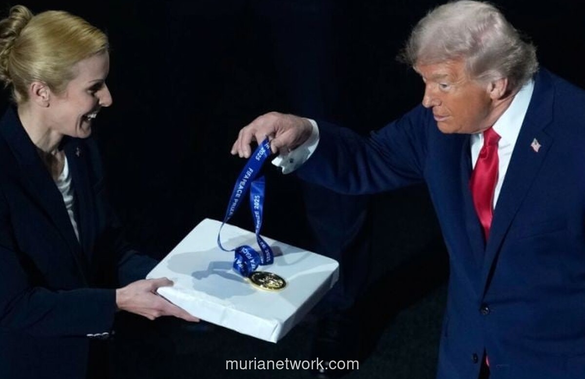 FIFA Dihujani Kritik Usai Anugerahkan Penghargaan Perdamaian kepada Donald Trump