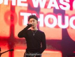 Rich Brian Buka Tur Dunia dari Jakarta, Panggungnya Megah, Nuansanya Personal