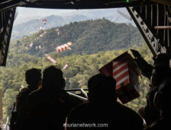 Beras dan Mi Hancur Berantakan, TNI Evaluasi Metode Airdrop untuk Korban Bencana