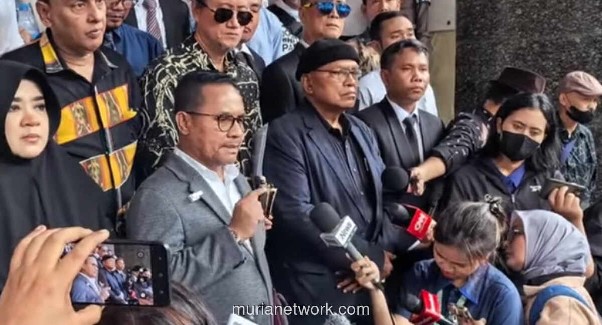 Tim Hukum Roy Suryo Tuntut Ijazah Asli Jokowi Dihadirkan di Persidangan