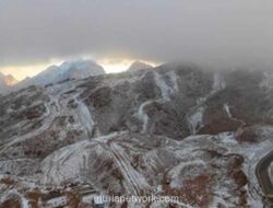 Arab Saudi Berubah Jadi Negeri Salju, Pegunungan Tabuk Diselimuti Putih