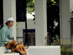 Dari Pesantren ke Kampus: Sebuah Perjalanan Mencari Arah di Tengah Godaan Dunia