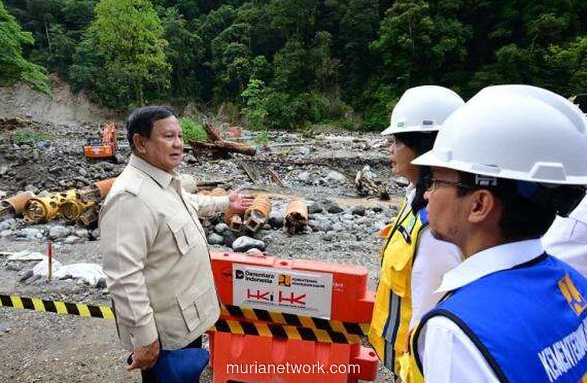 Prabowo Turun ke Lembah Anai, Tinjau Langsung Perbaikan Jalan yang Lumpuh