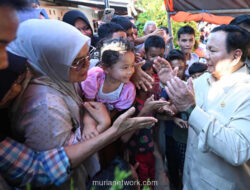 Blusukan ke Daerah Bencana, Prabowo Janji Sikat Maling di Tengah Duka Pengungsi
