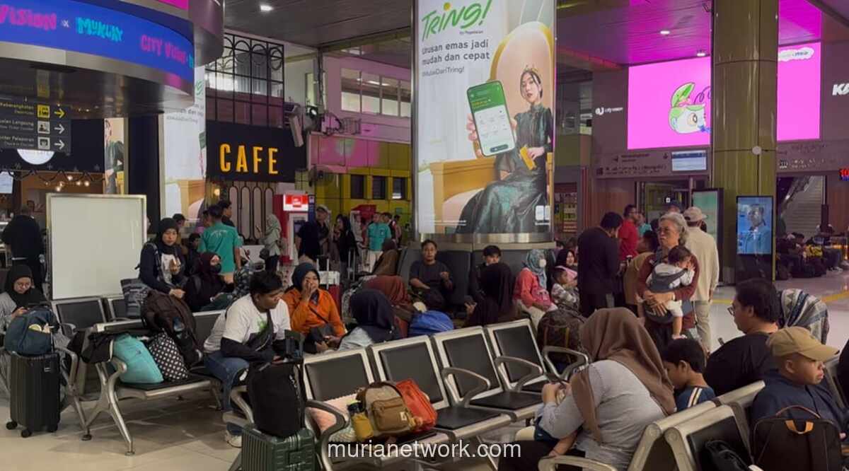 Gambir Dipadati Ratusan Ribu Pemudik, Libur Panjang Belum Usai