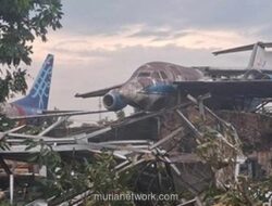 Sayap Pesawat Bekas Terbang Diterbangkan Puting Beliung, Hantam Rumah Warga Bogor