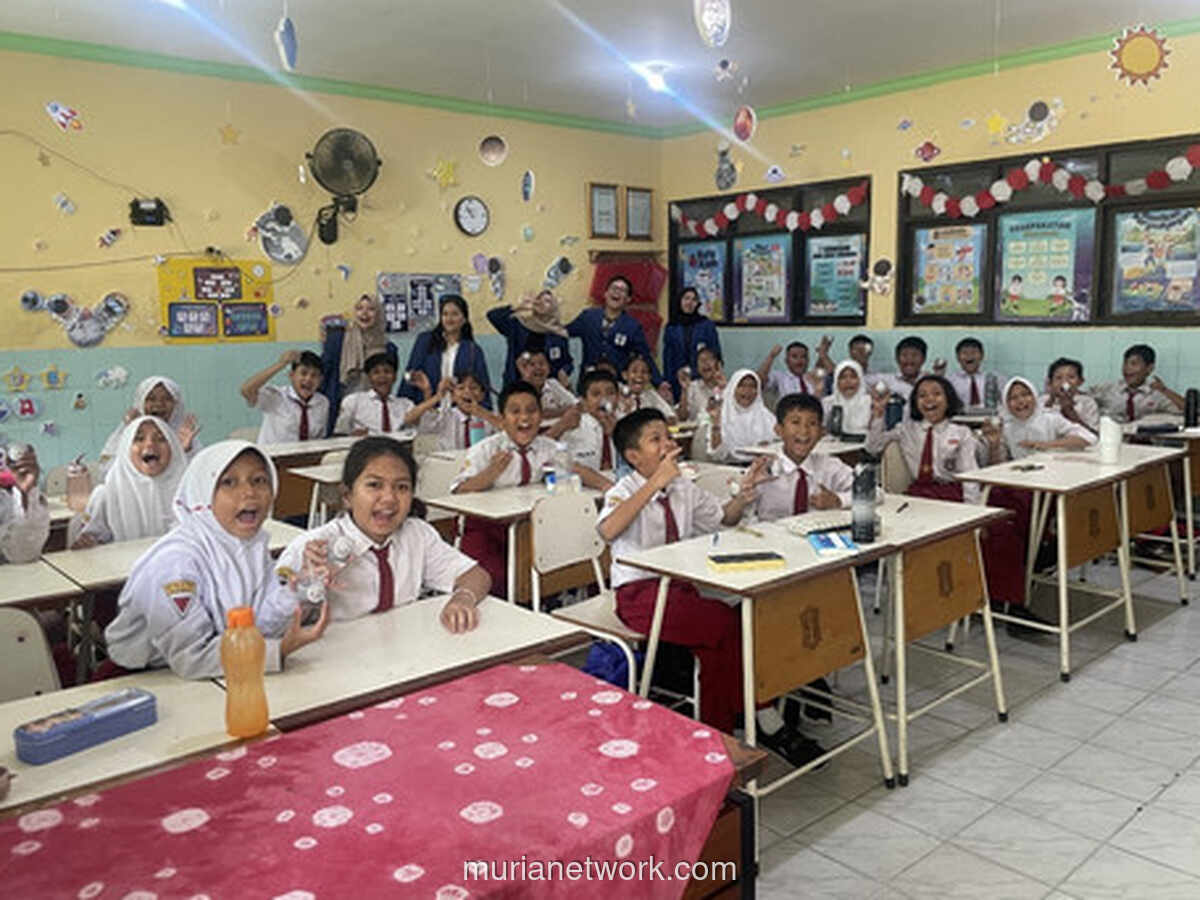 Mahasiswa ITS Sulap Jelantah Jadi Lilin Aromaterapi Bersama Murid SD