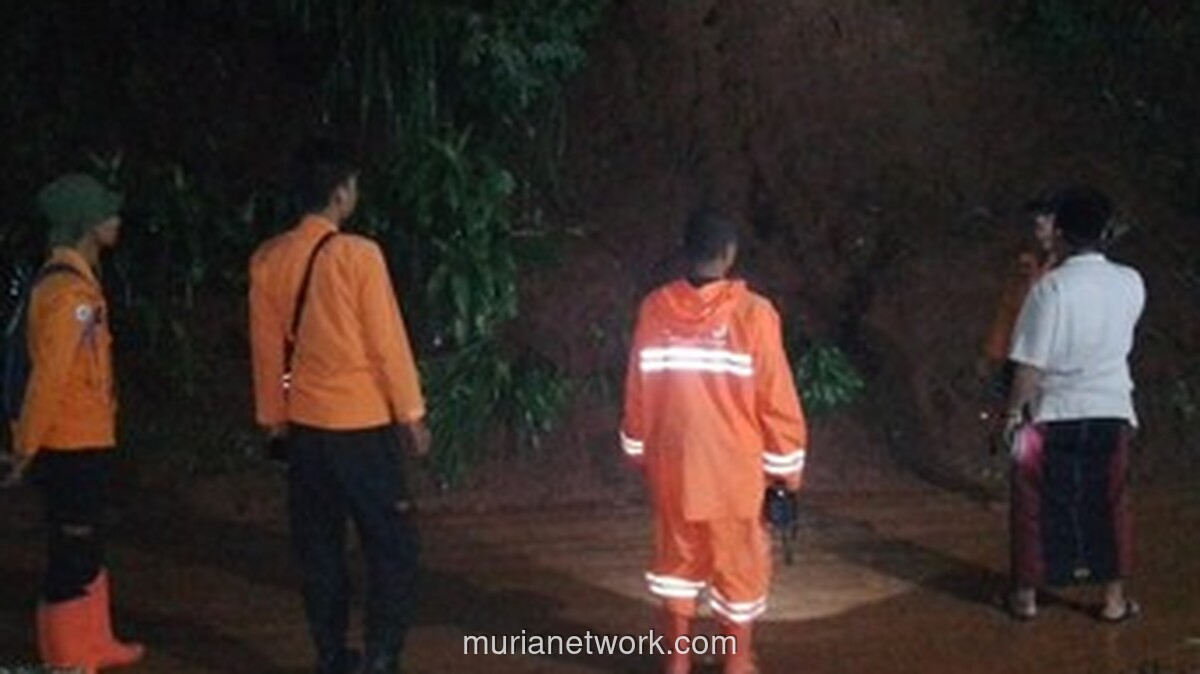 Tebing Ambrol di Bogor, Akses Kampung Terputus Usai Hujan Deras