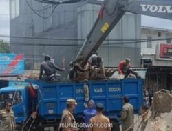 Satpol PP Bogor Amankan Persimpangan IPB Dramaga dari PKL Pemicu Macet