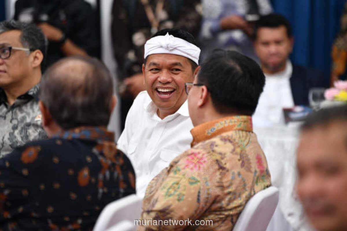 Gubernur Jabar Sidak Banjir Cirebon dengan Sandal Jepit, Cari Solusi Bukan Pencitraan