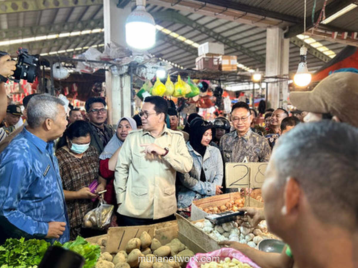 Mendag Blusukan ke Pasar Flamboyan, Pantau Harga Bawang hingga Cabai