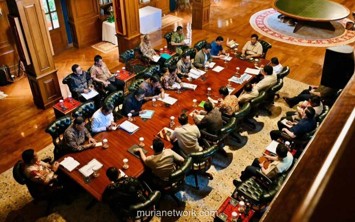 Prabowo Panggil Menteri di Rumah, Desak Penanganan Bencana Dipercepat