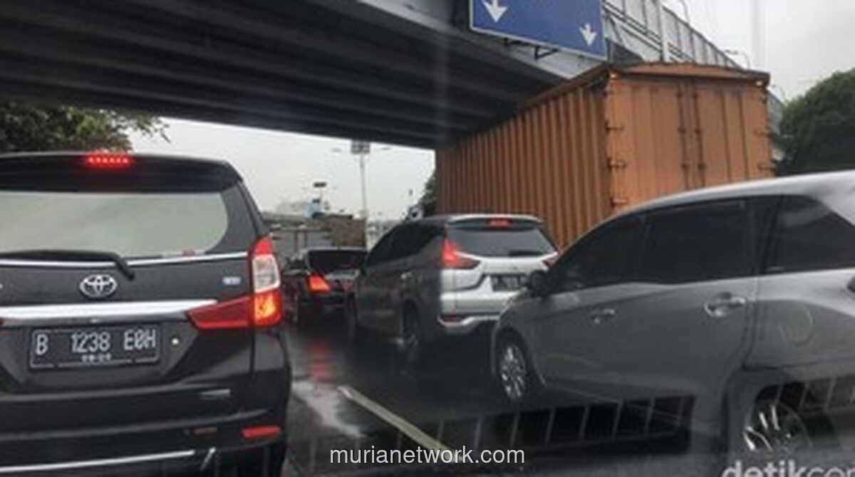 Jakarta Pagi Ini: Tol Jagorawi hingga Janger Macet Total