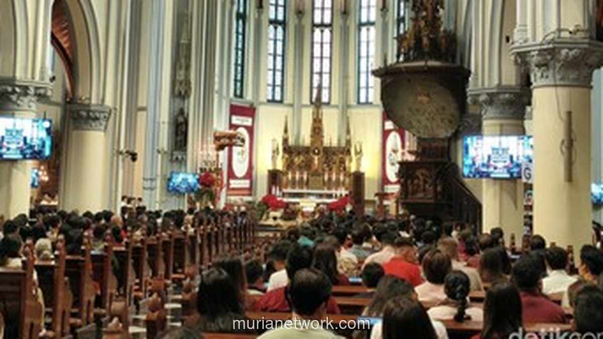 Waktu Khusus Lansia di Katedral Jakarta Bikin Ibadah Natal Makin Khidmat