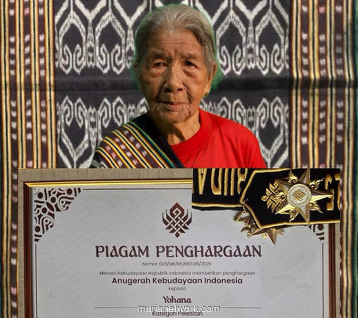 Di Usia Satu Abad, Nenek Yohana dari Sekadau Terima Anugerah Pelestari Tenun Kebat