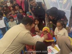 Prabowo Sambangi Tenda Belajar di Tengah Reruntuhan Agam