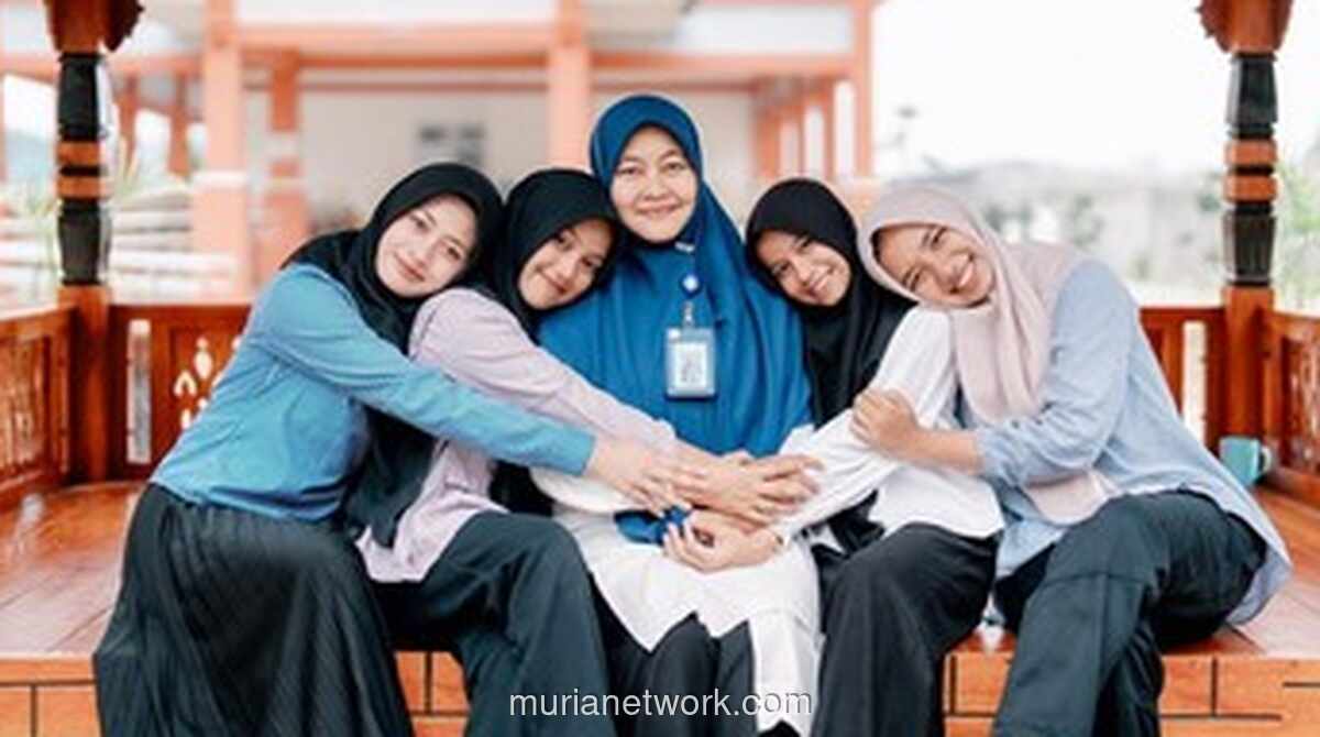 Amplop Kebahagiaan Bunda Lina: Merajut Harapan di Asrama Penuh Cerita