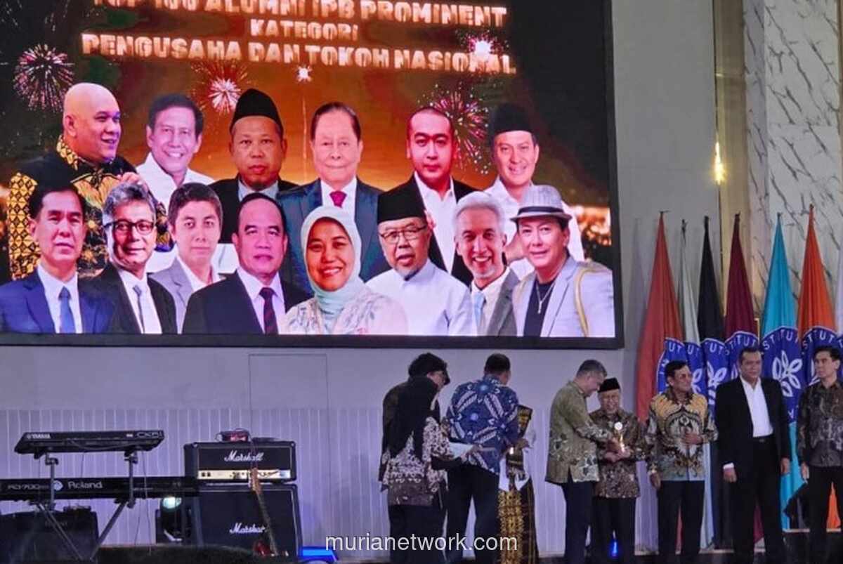 Kiai Didin dan Adian Husaini Dinobatkan sebagai Alumni Terkemuka IPB