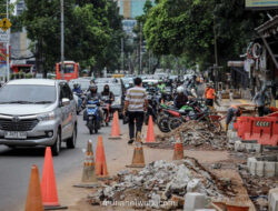 Proyek Galian Pesanggrahan Bikin Layanan Transjakarta Koridor 13 Tersendat