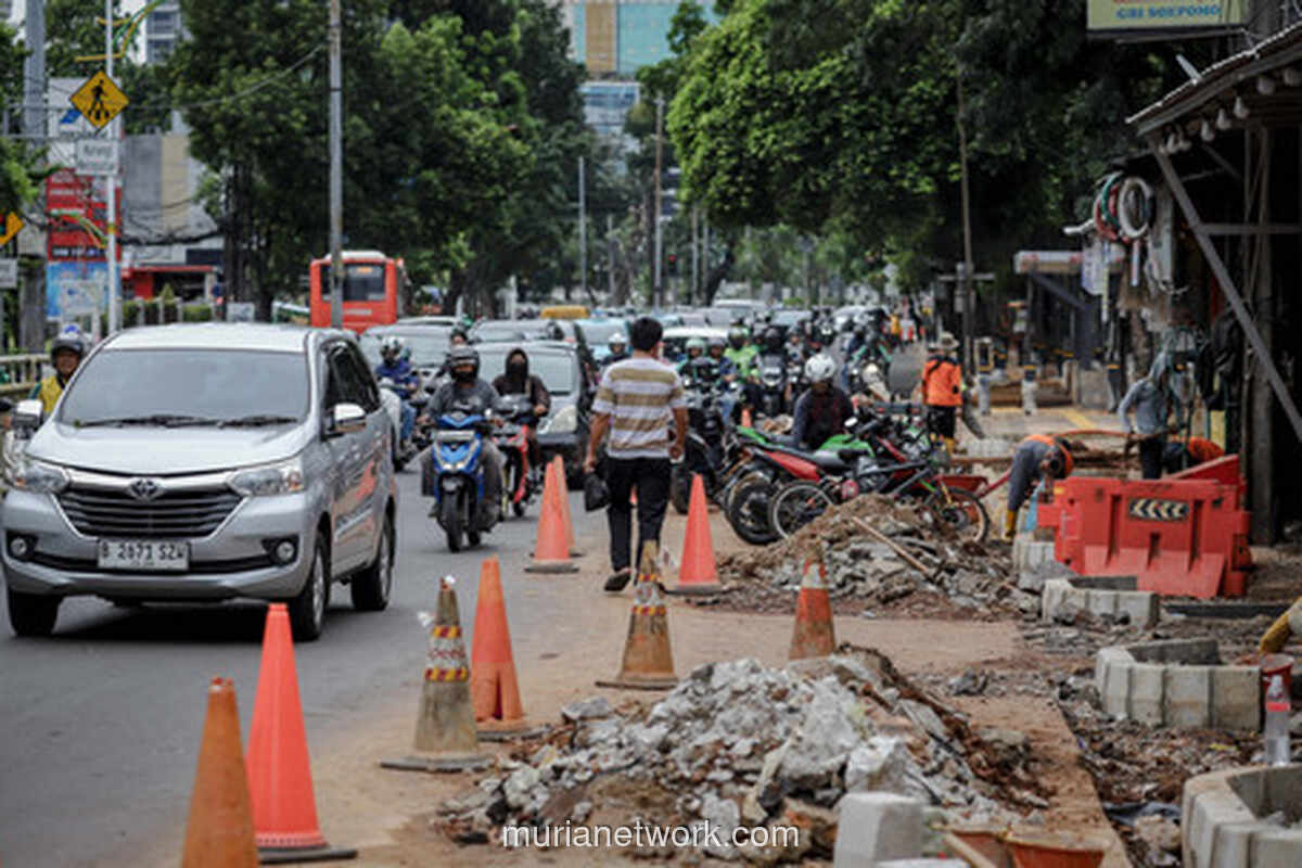 Proyek Galian Pesanggrahan Bikin Layanan Transjakarta Koridor 13 Tersendat