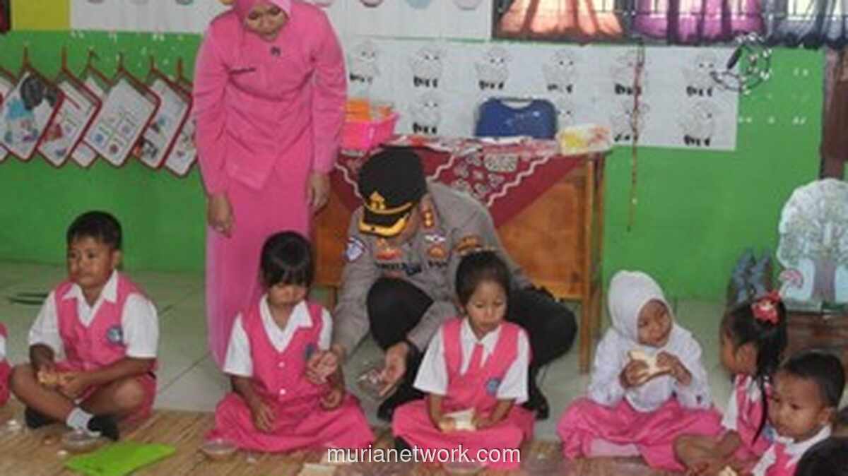 Polres Kuansing Bagikan Makan Bergizi, Wujudkan Generasi Emas dari TK Tunas Harapan