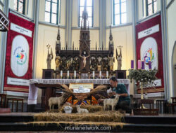 Polisi Sterilisasi Gereja Katedral Jakarta Jelang Perayaan Natal