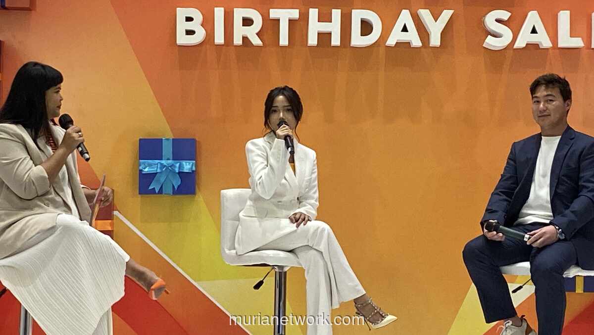 Fuji Kalap Belanja Perlengkapan Liburan, Koper Hampir Tak Muat