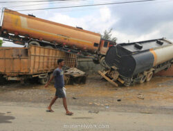 Banjir Bandang Aceh Tamiang: Truk dan Mobil Teronggok Usai Diterjang Arus Coklat